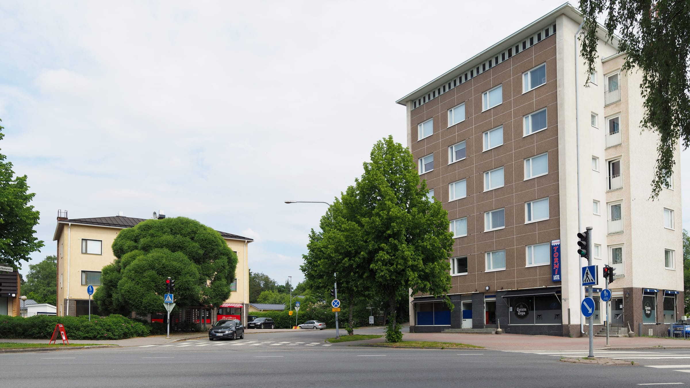 Asuinkerrostalo Hätilän lähiössä Hämeenlinnassa
