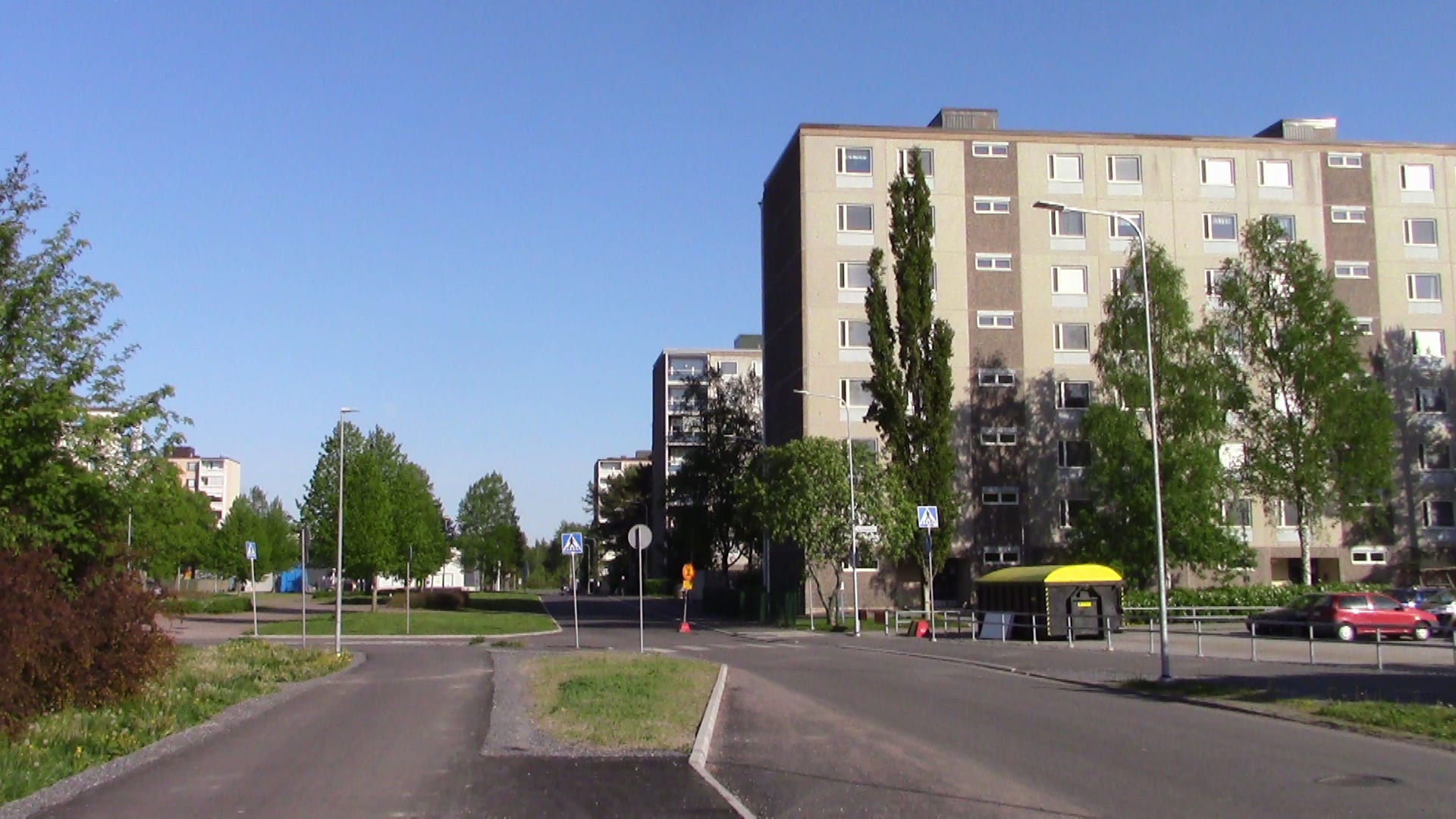 Asuinkerrostaloja Kouvonraitin varrella Sampolassa Porissa